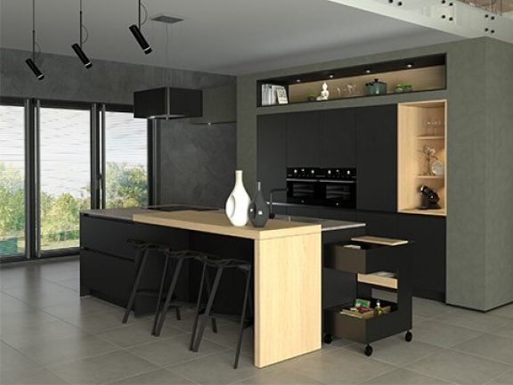 Moderne zwarte keuken met hout
