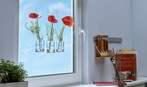 Crochets autocollants accrochés avec tesa