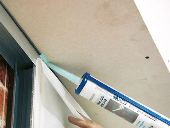 Appliquer de la colle pour joints étanches