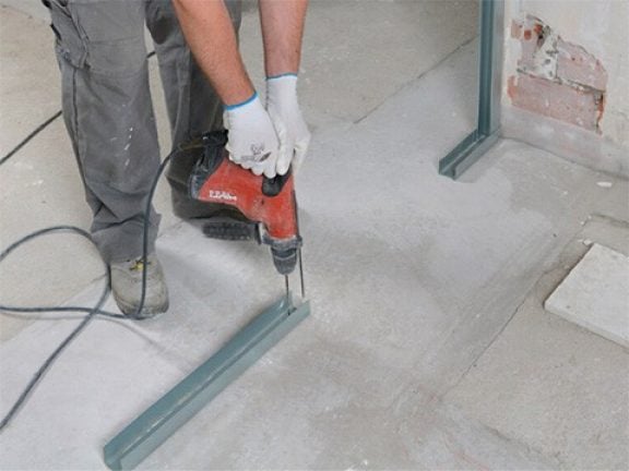 Placer le profilé horizontal inférieur