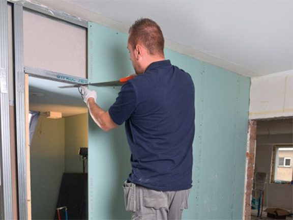 Fixer les plaques de plâtre