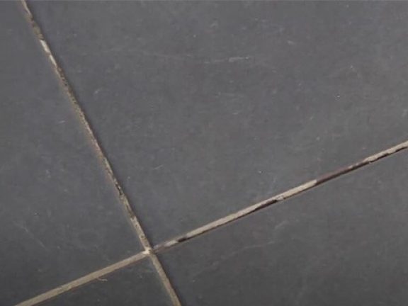 Contrôler carreaux et joints