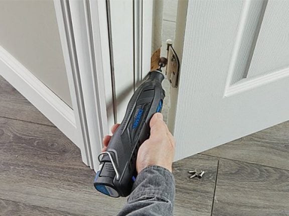 Dremel 8260 multitool bereikt moeilijke plaatsen
