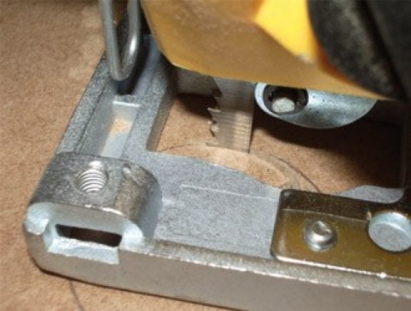 Fixer les lames de la scie sauteuse