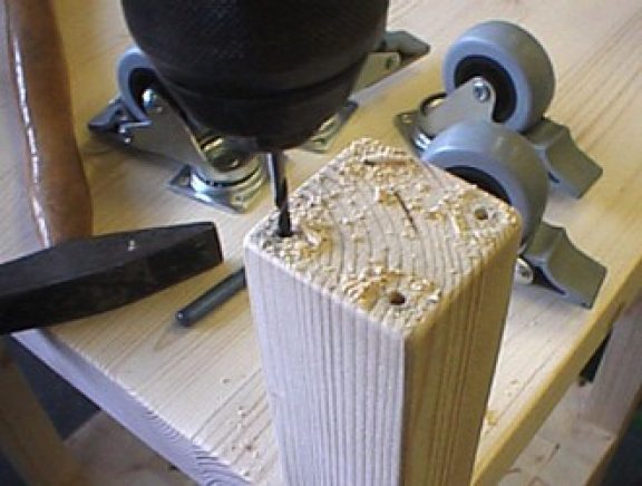 Fixation des roulettes pivotantes