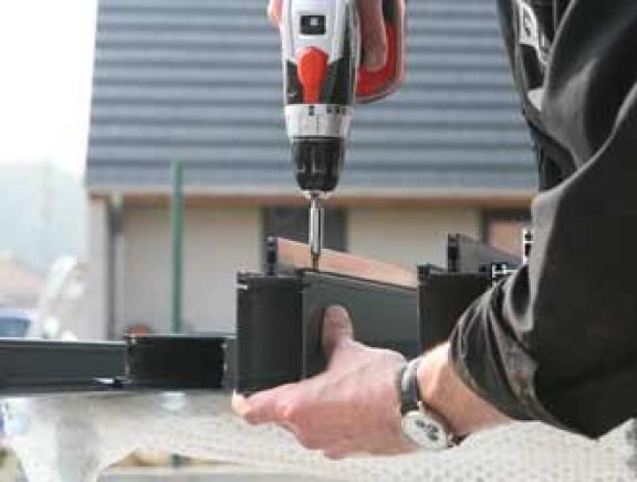 Fixer les caoutchoucs