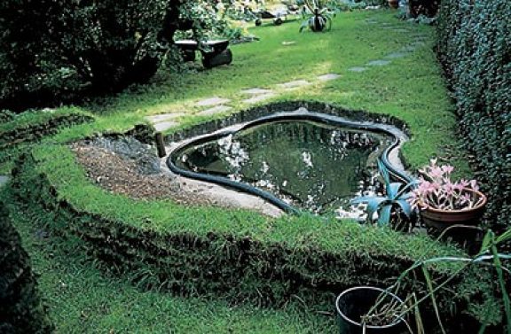 Versez de l’eau dans le bassin