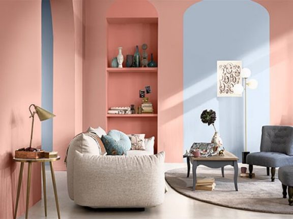 Roos en blauwe woonkamer