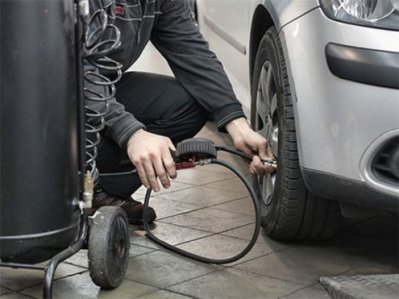 Bandenspanning meten auto